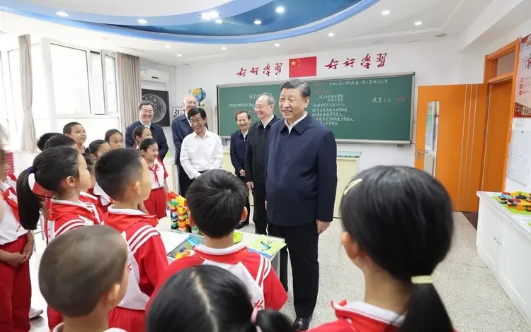 Beijing urges Chinese schools to prioritize teaching AI amid US tech trade war